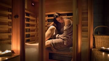 Parihoitohuone(ita), sauna, vartalohoitoja, aromaterapiaa