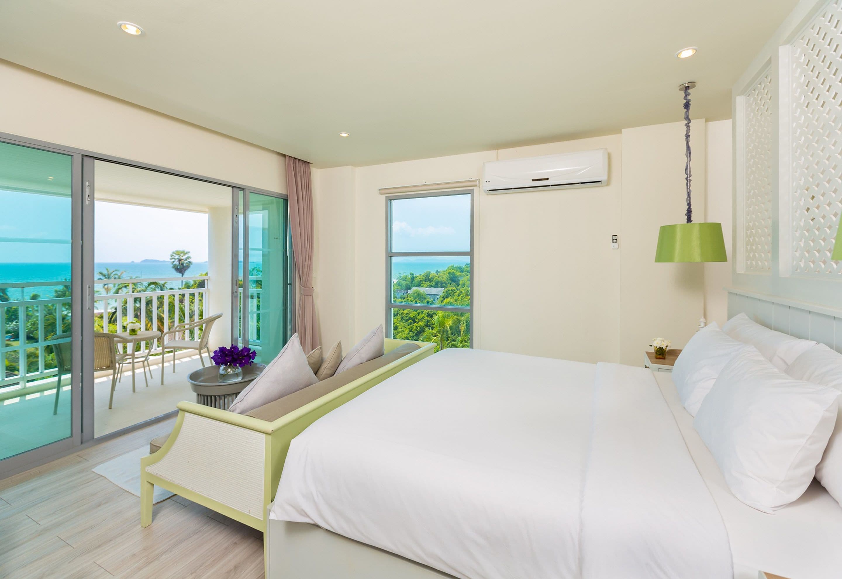 Caja de seguridad en la habitación y decoración personalizada 