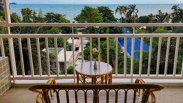 Deluxe Room, Partial Sea View, Corner | 2 bedrooms, in-room safe, individually decorated, individually furnished