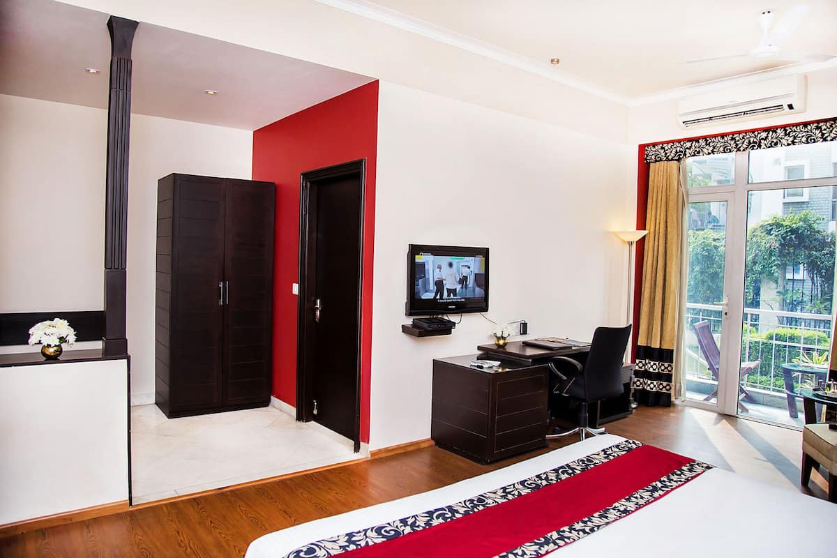 Luxury Single Room | Premium bedding, pillowtop beds, minibar, in-room safe