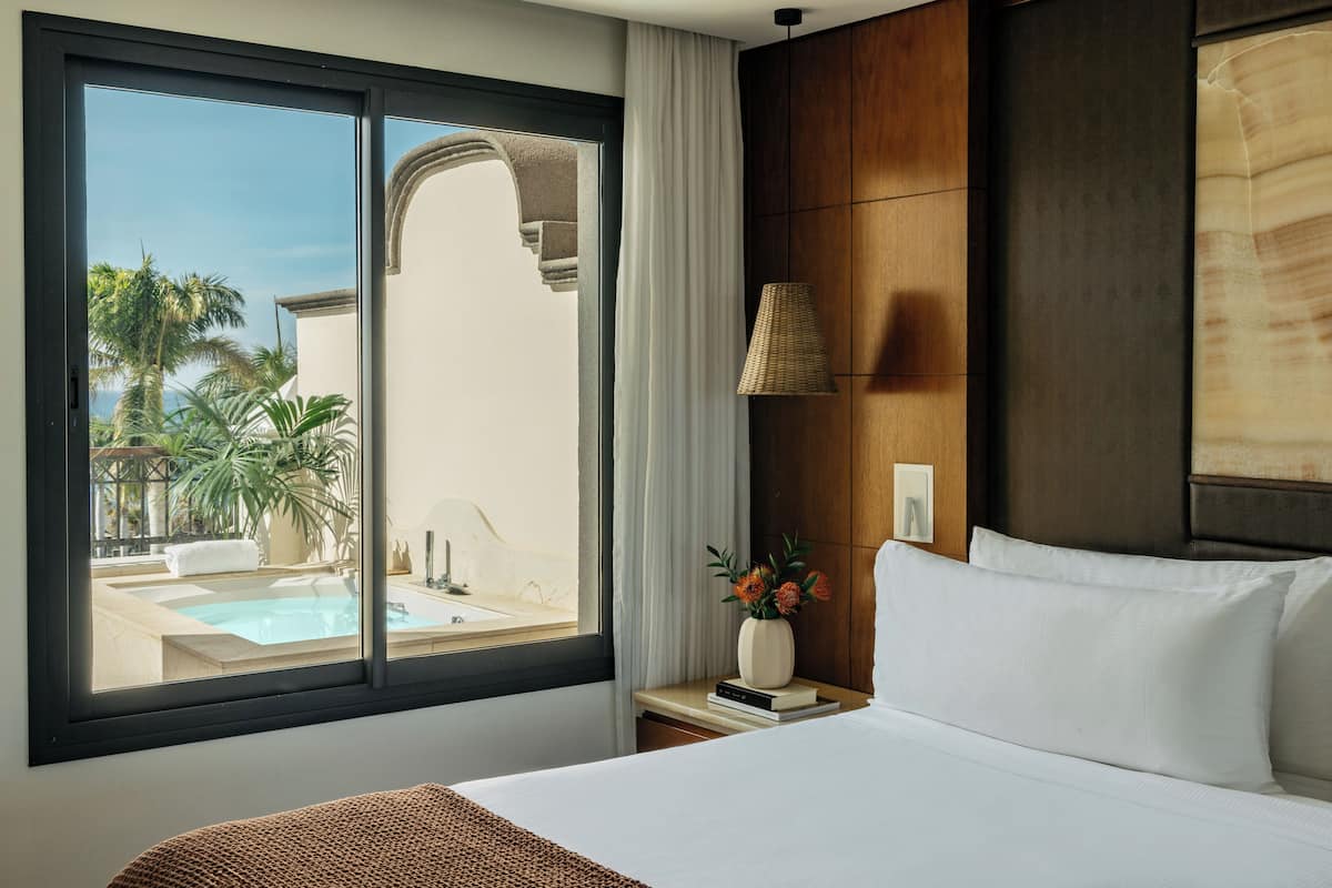 Habitación Deluxe, vistas parciales al mar (Redlevel with Whirlpool) | Ropa de cama de alta calidad, minibar, caja fuerte y cortinas opacas