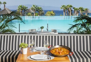 9 restaurants; lunch and dinner served 