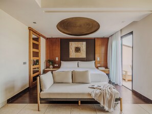 Ropa de cama de alta calidad, minibar, caja fuerte y cortinas opacas