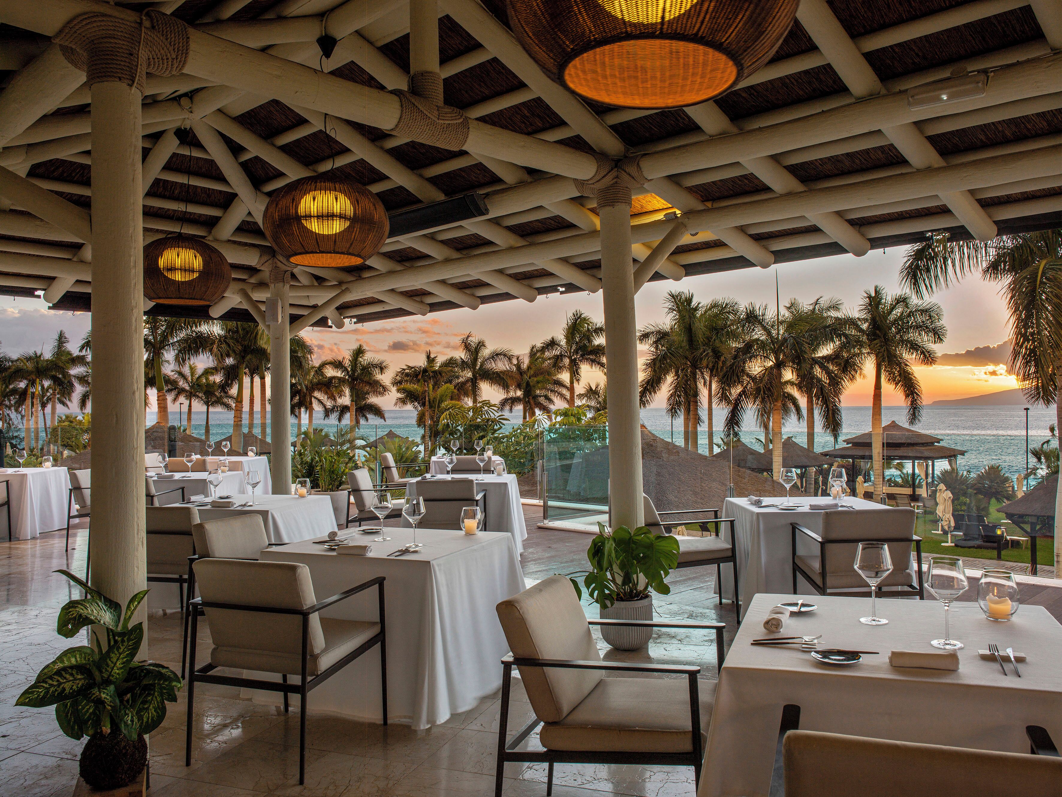 9 restaurants; lunch and dinner served 