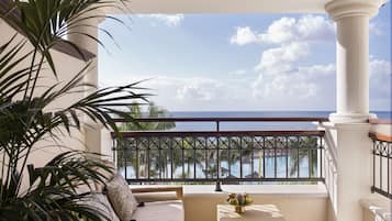 Red Level Junior Suite Front Ocean View | Terrace/patio