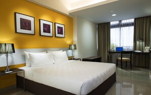 In-room safe, desk, laptop workspace, soundproofing - Fahrenheit Suites Kuala Lumpur (Kuala Lumpur)
