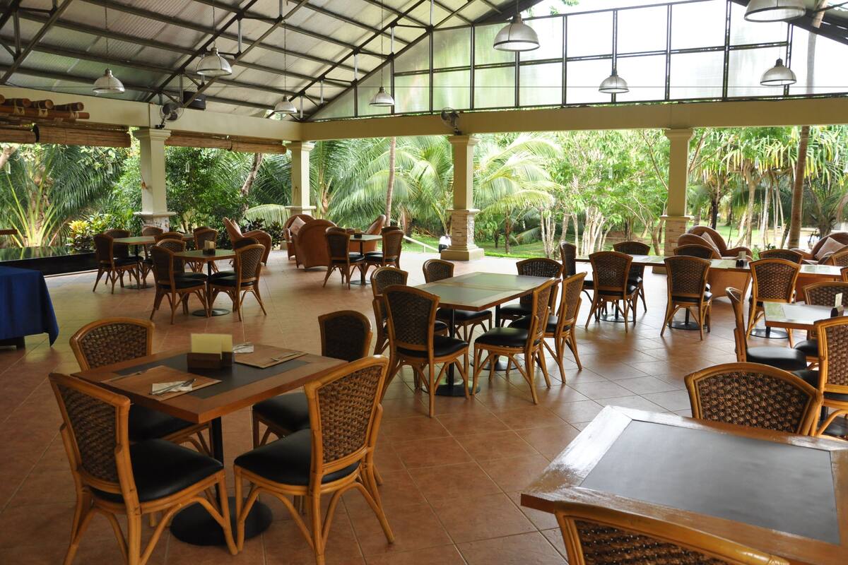 restaurant