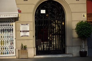 Exterior - Ally's Guest House Barcelona B&B (Barcelona)