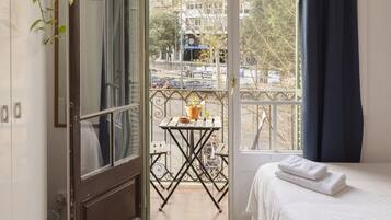 Habitación doble estándar, con cama supletoria a petición del cliente | Dundyner, strykejern/-brett og wi-fi (inkludert)