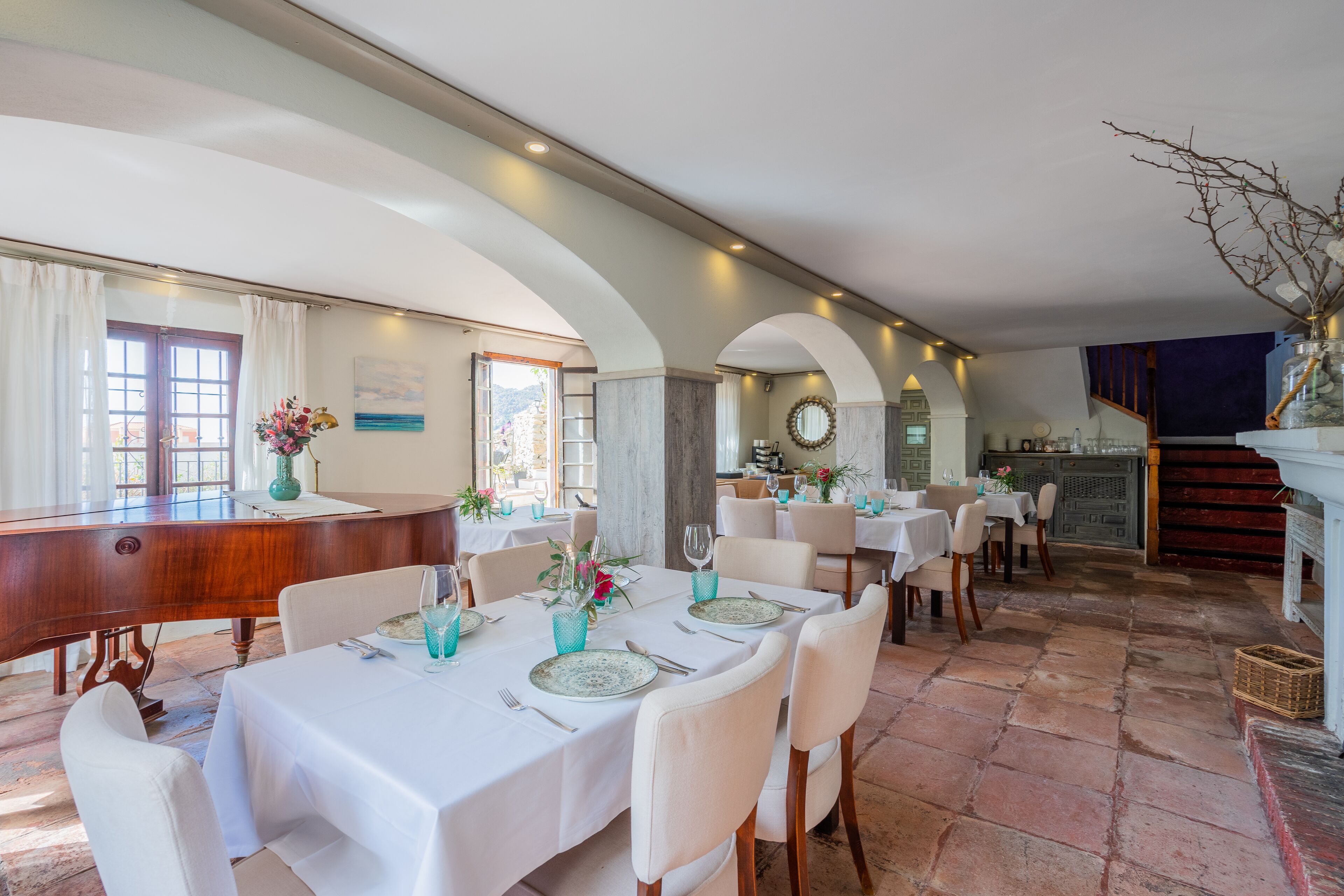 daily cooked-to-order breakfast (eur 15 per person)