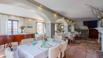 Se ofrece un desayuno a la carta (15 EUR por persona)