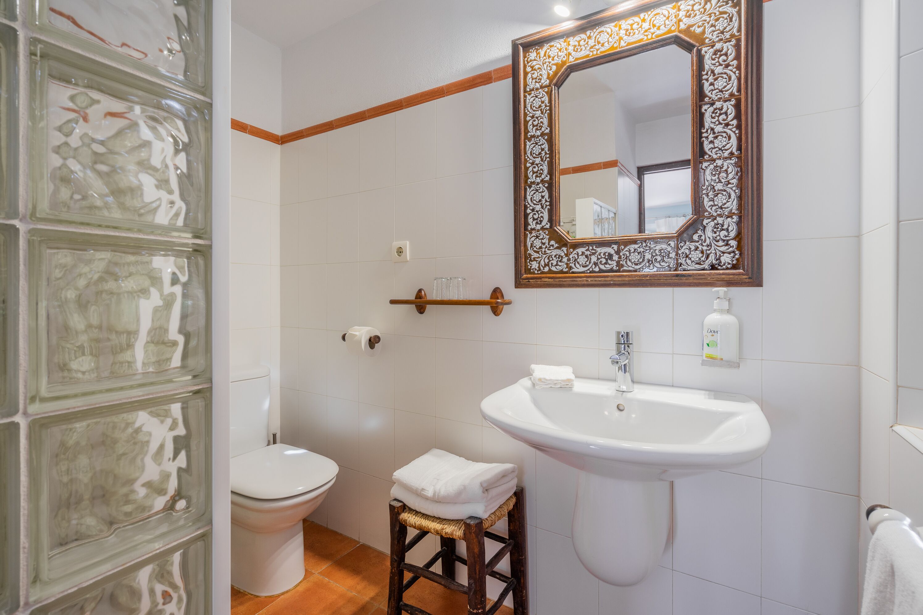 panoramic double room | bathroom | shower, free toiletries, hair dryer, towels