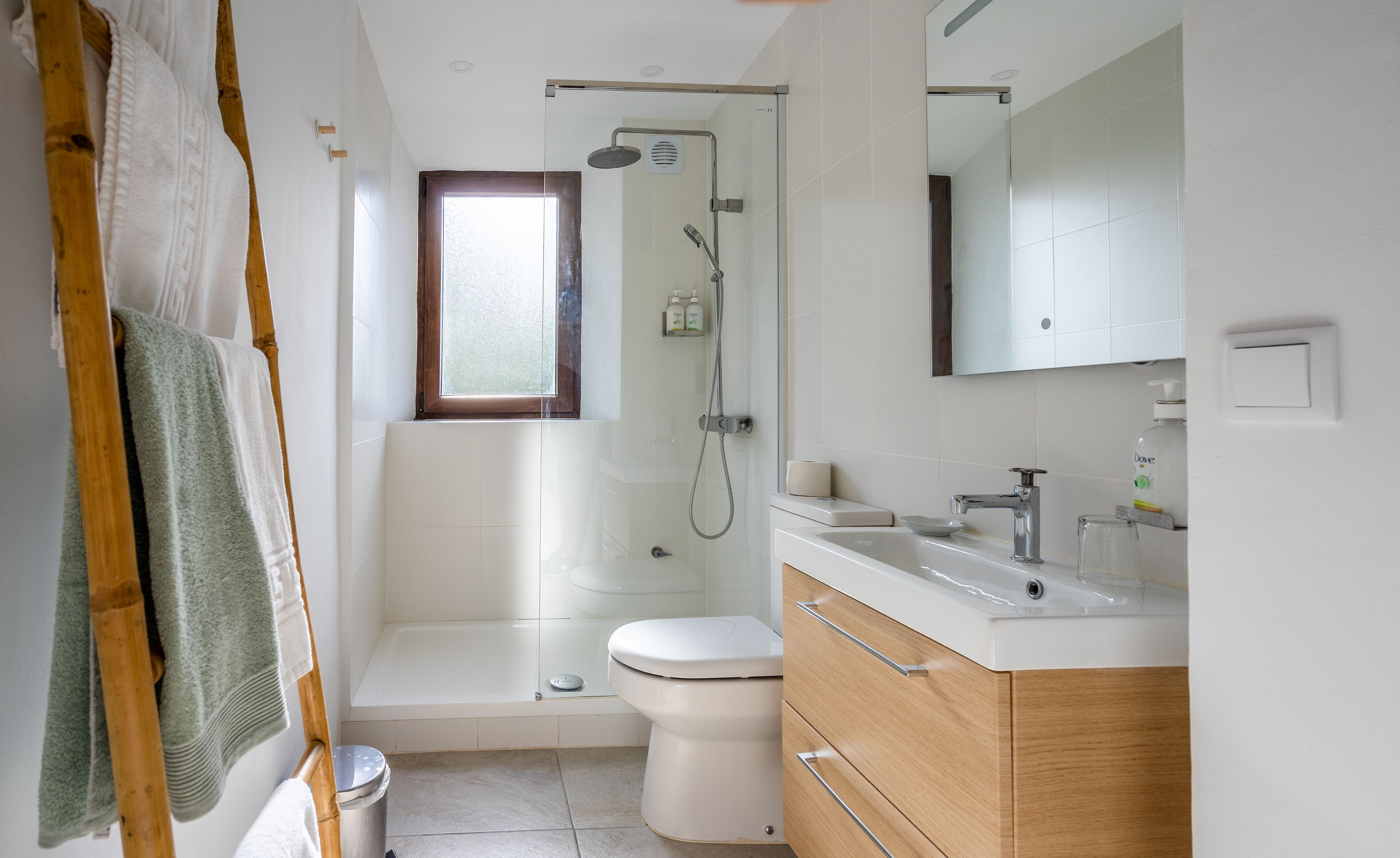 superior room | bathroom | shower, free toiletries, hair dryer, towels