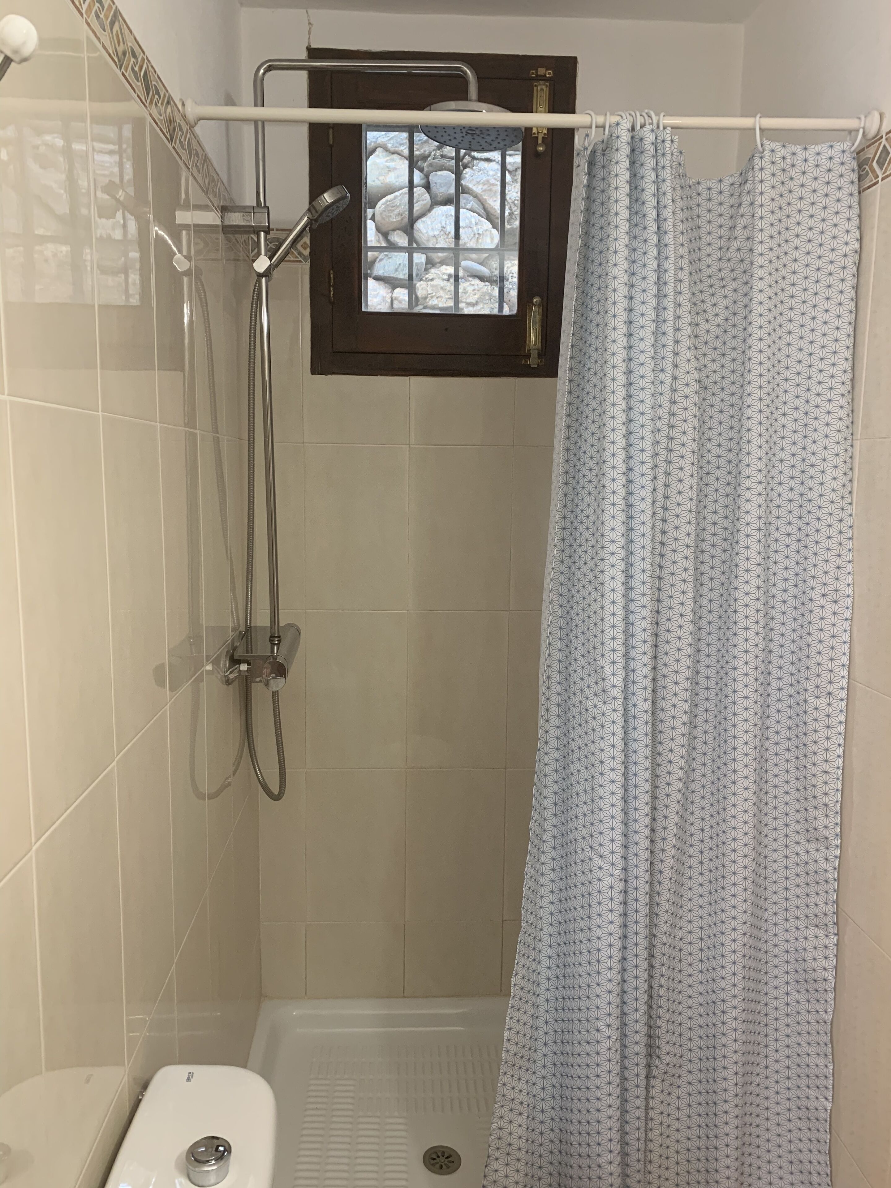 single room | bathroom | shower, free toiletries, hair dryer, towels