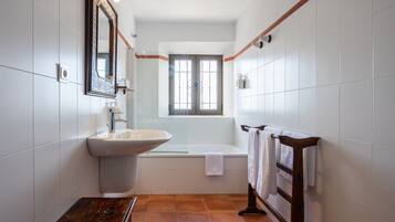 Kamar Superior | Kamar mandi | Shower, perlengkapan mandi gratis, pengering rambut, dan handuk