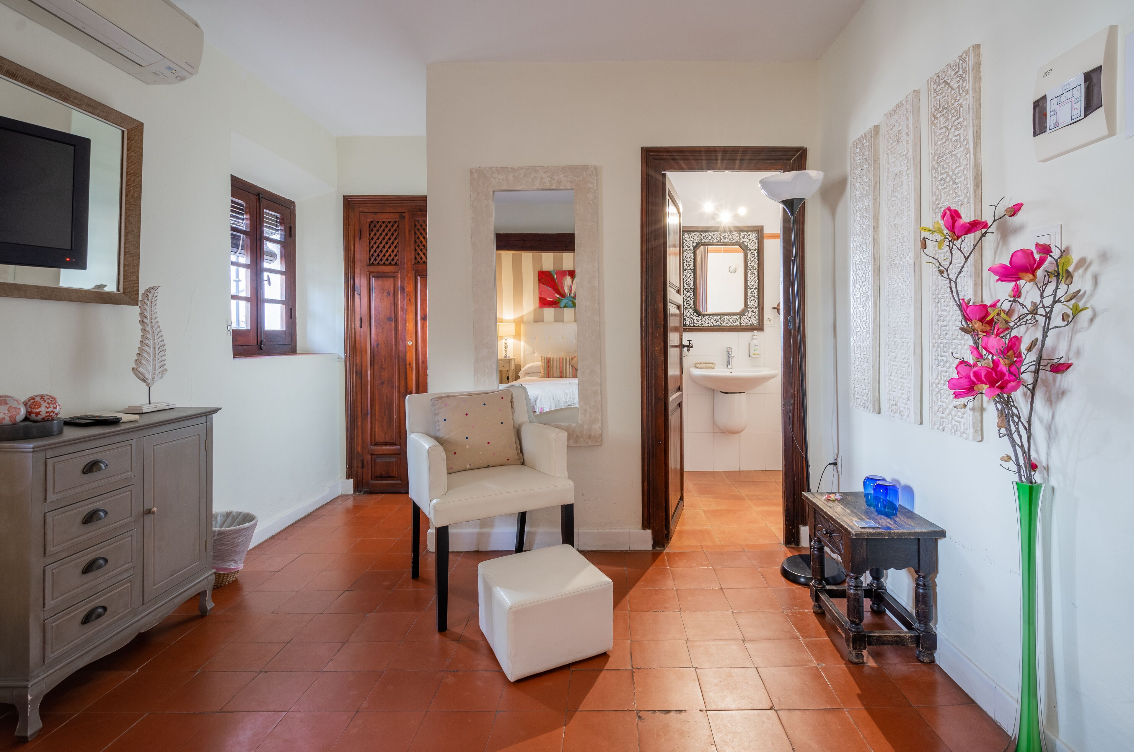 standard double or twin room | living area | 27-inch lcd tv with digital channels, tv, netflix