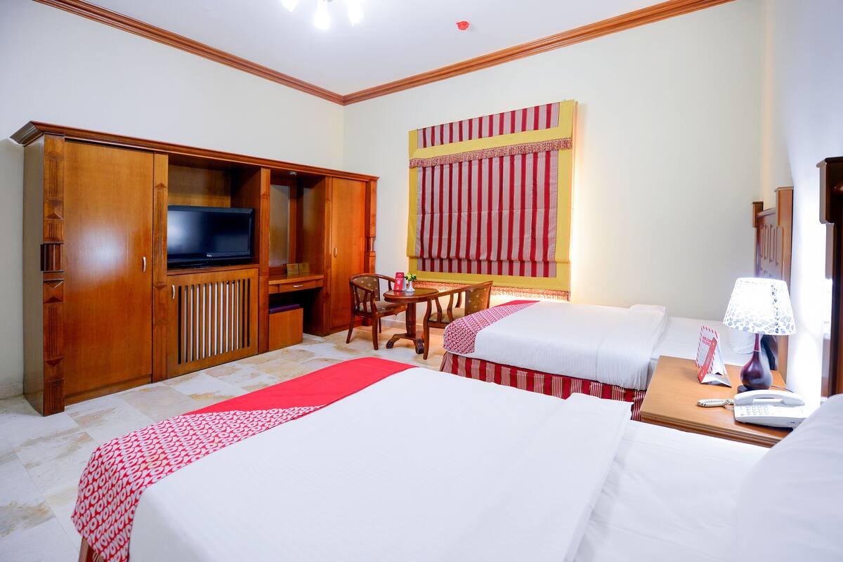 Junior Suite | Premium bedding, in-room safe, desk, iron/ironing board