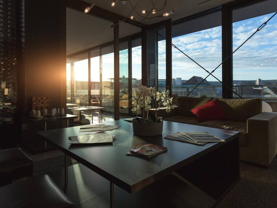 Breakfast, lunch, dinner served; alfresco dining