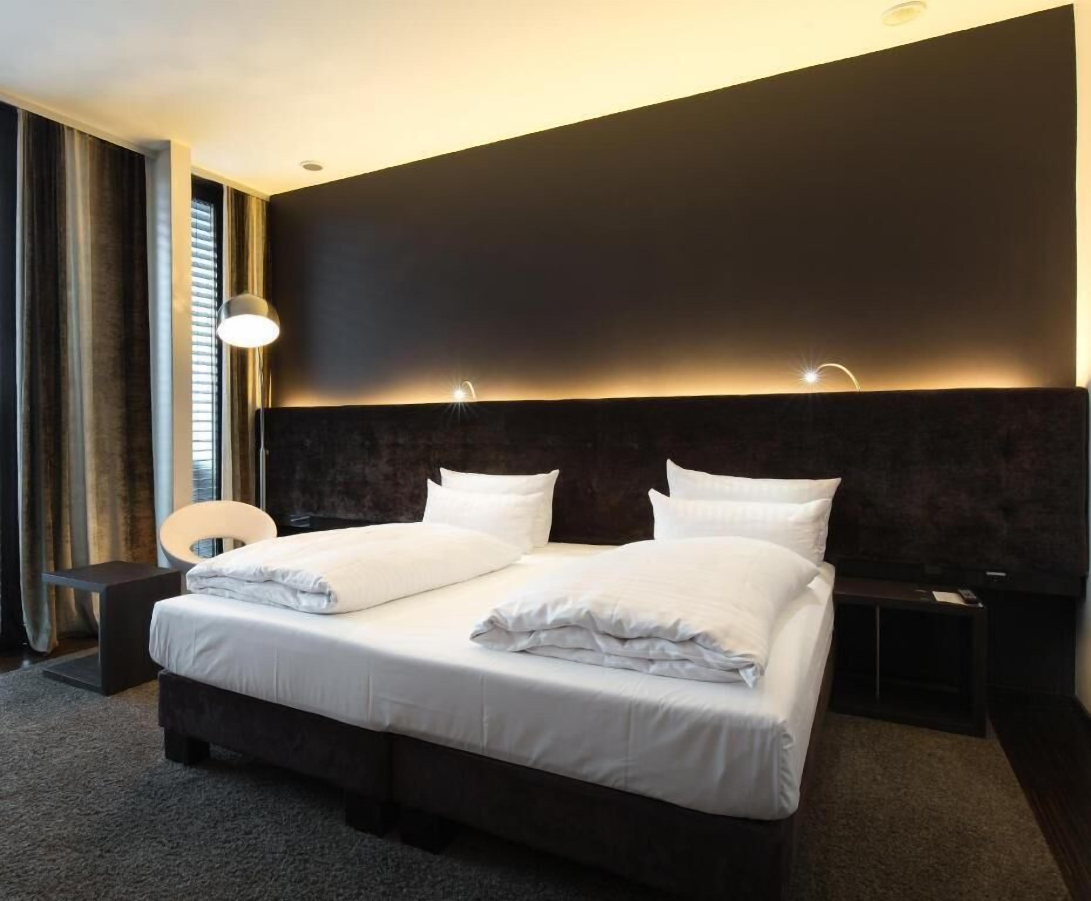 suite (spa) | 1 bedroom, hypo-allergenic bedding, pillow-top beds, in-room safe