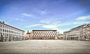 Front of property - evening/night - SAKS Urban Design Hotel Kaiserslautern (Kaiserslautern)
