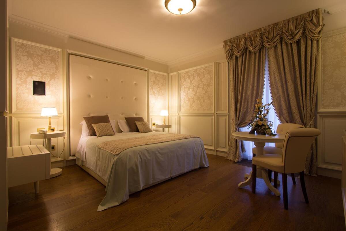 premium bedding, down duvets, minibar, in-room safe