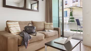 Caja de seguridad en la habitaciĂłn y escritorio