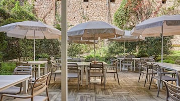 Daily buffet breakfast (EUR 18 per person)