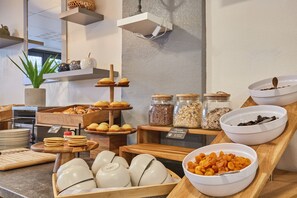 Desayuno buffet todos los días (con cargo)