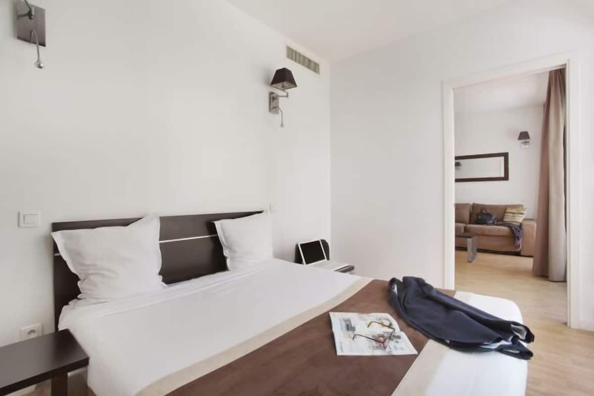 Coffres-forts dans les chambres, bureau, chambres insonorisées