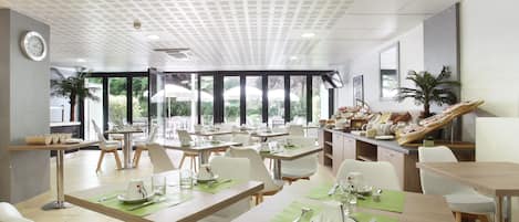 Dagelijks ontbijtbuffet (EUR 18 per persoon)