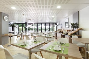 Dagelijks ontbijtbuffet (EUR 18 per persoon)