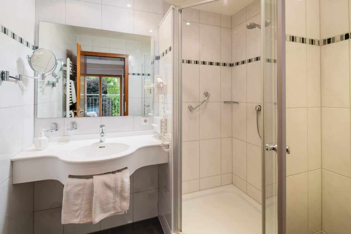 eco-friendly toiletries, hair dryer, towels