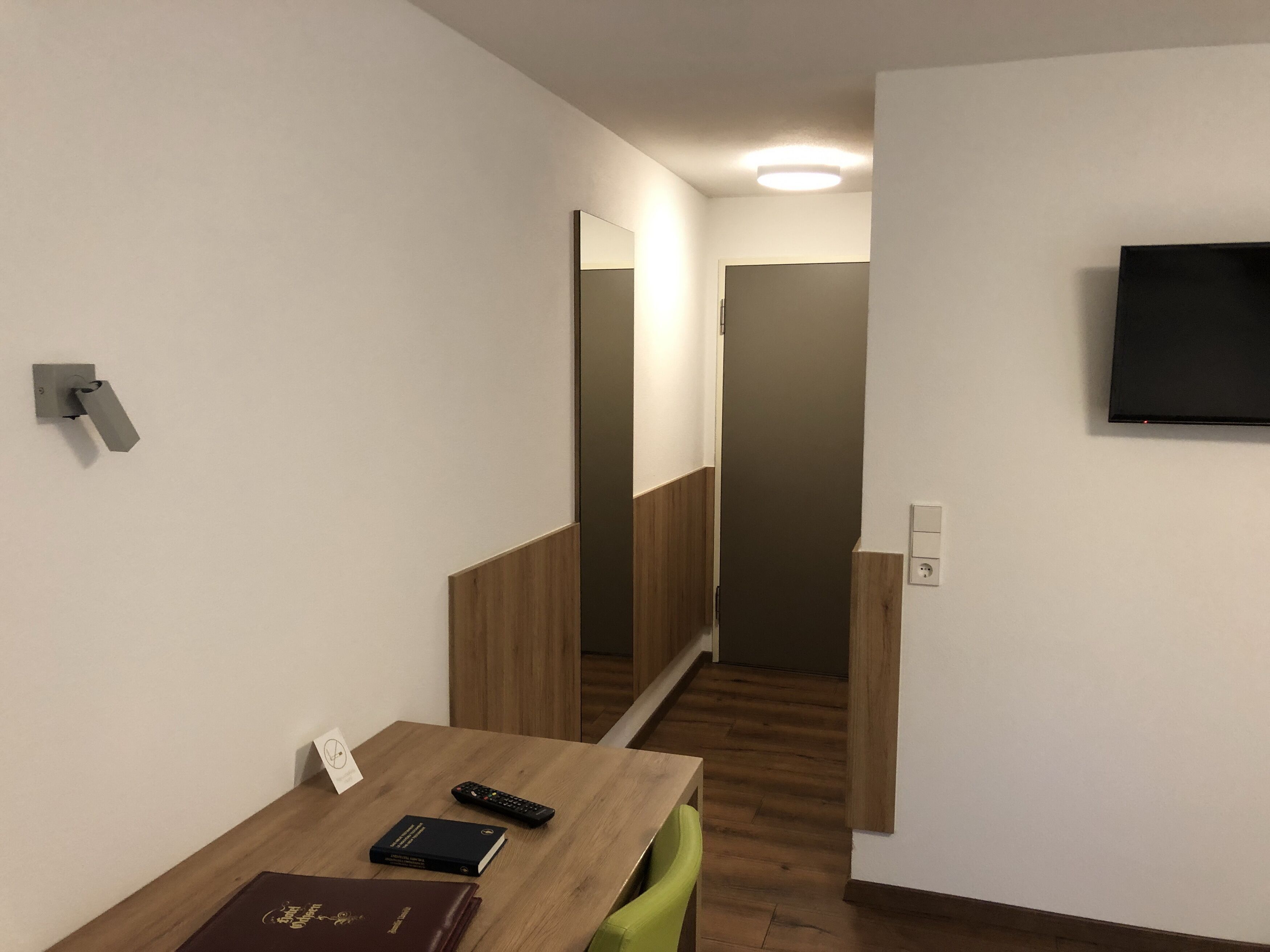 economy room (smaller and cheaper than other rooms) | room amenity