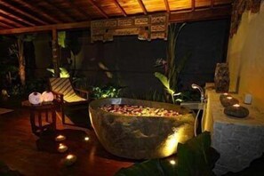 Jetted bathtub - Jadul Adarapura Resort & Spa (Parongpong)