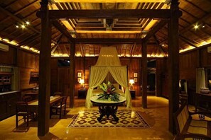 Joglo Deluxe | Minibar, coffre-fort, accès au Wi-Fi (inclus)