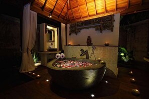 Baignoire à hydromassage