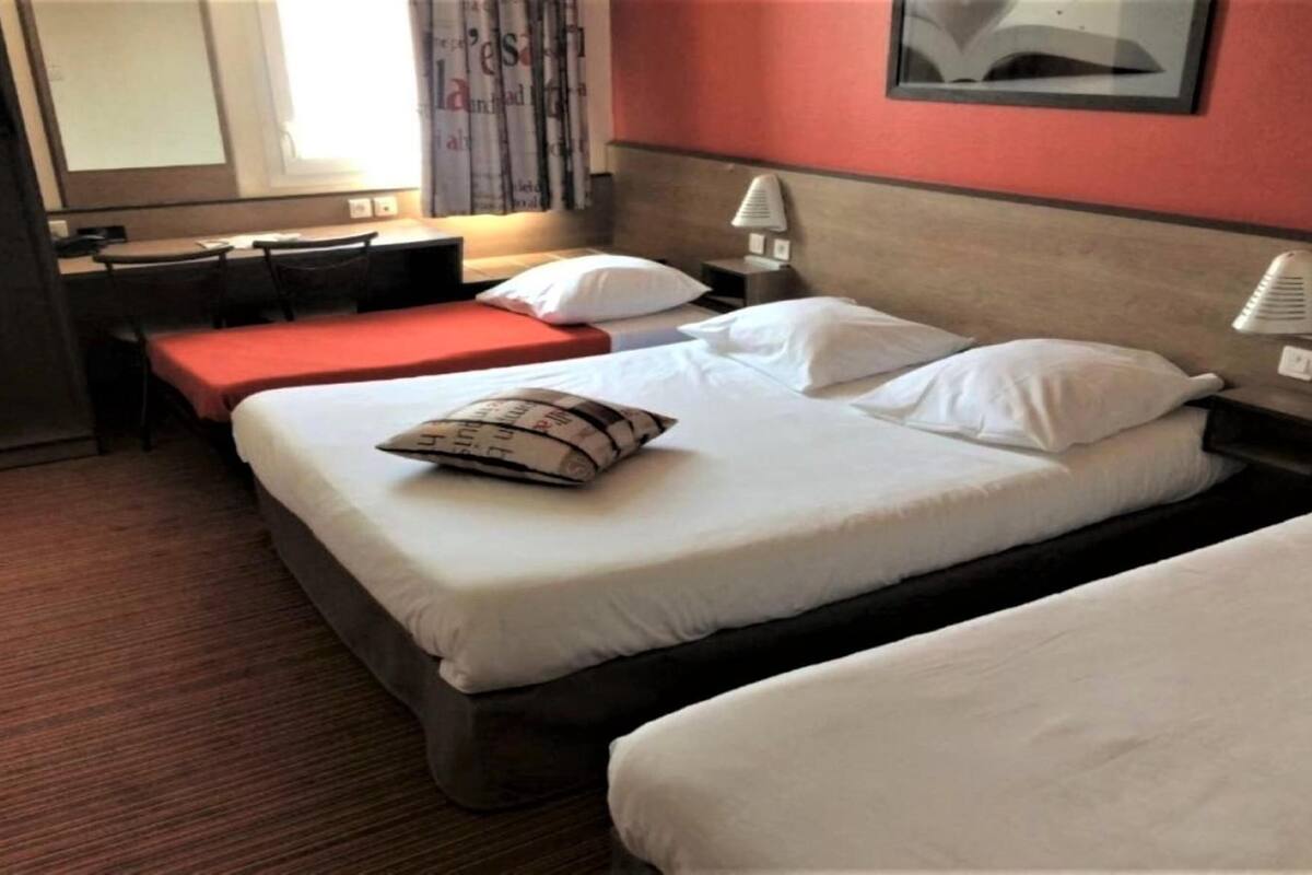 desk, soundproofing, iron/ironing board, free wifi