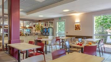 Desayuno buffet todos los días (con cargo)