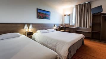 Een bureau, geluiddichte muren, een strijkplank/strijkijzer, gratis wifi