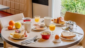 Frokostbuffé hver dag (mot et tillegg)