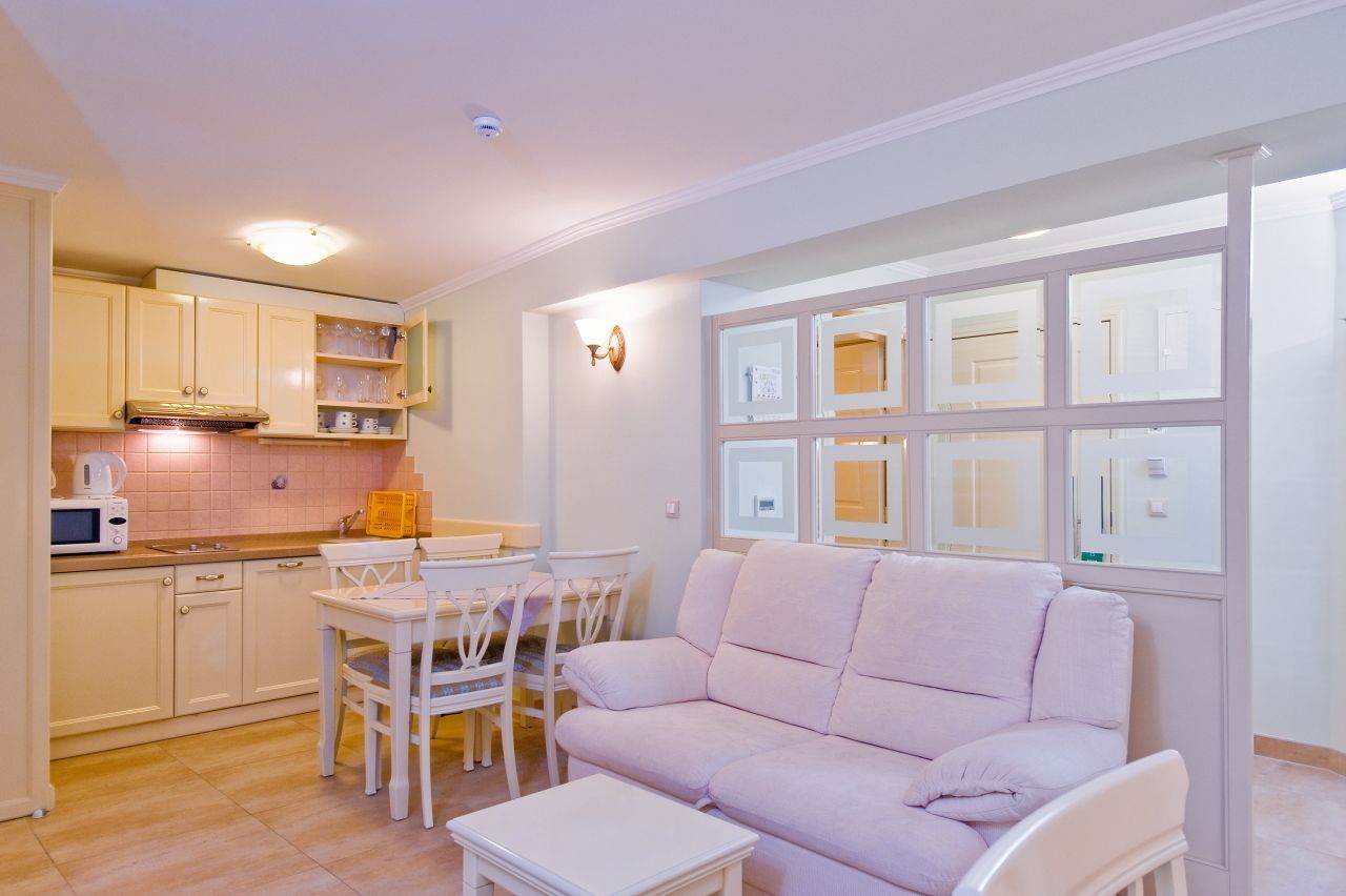 Apartment, Balkon, eingeschränkter Meerblick | Eigene Kochnische | Kühlschrank, Herdplatte, Wasserkocher mit Kaffee-/Teezubehör