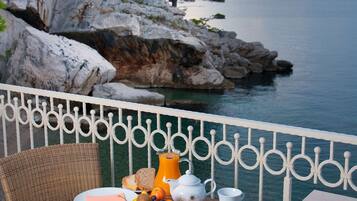 Der serveres morgenmad, frokost, aftensmad og brunch