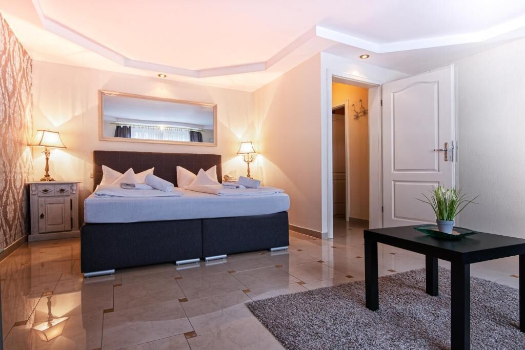 Ropa de cama hipoalergénica, edredón y minibar 