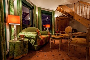 Ropa de cama hipoalergénica, cubrecamas y minibar 