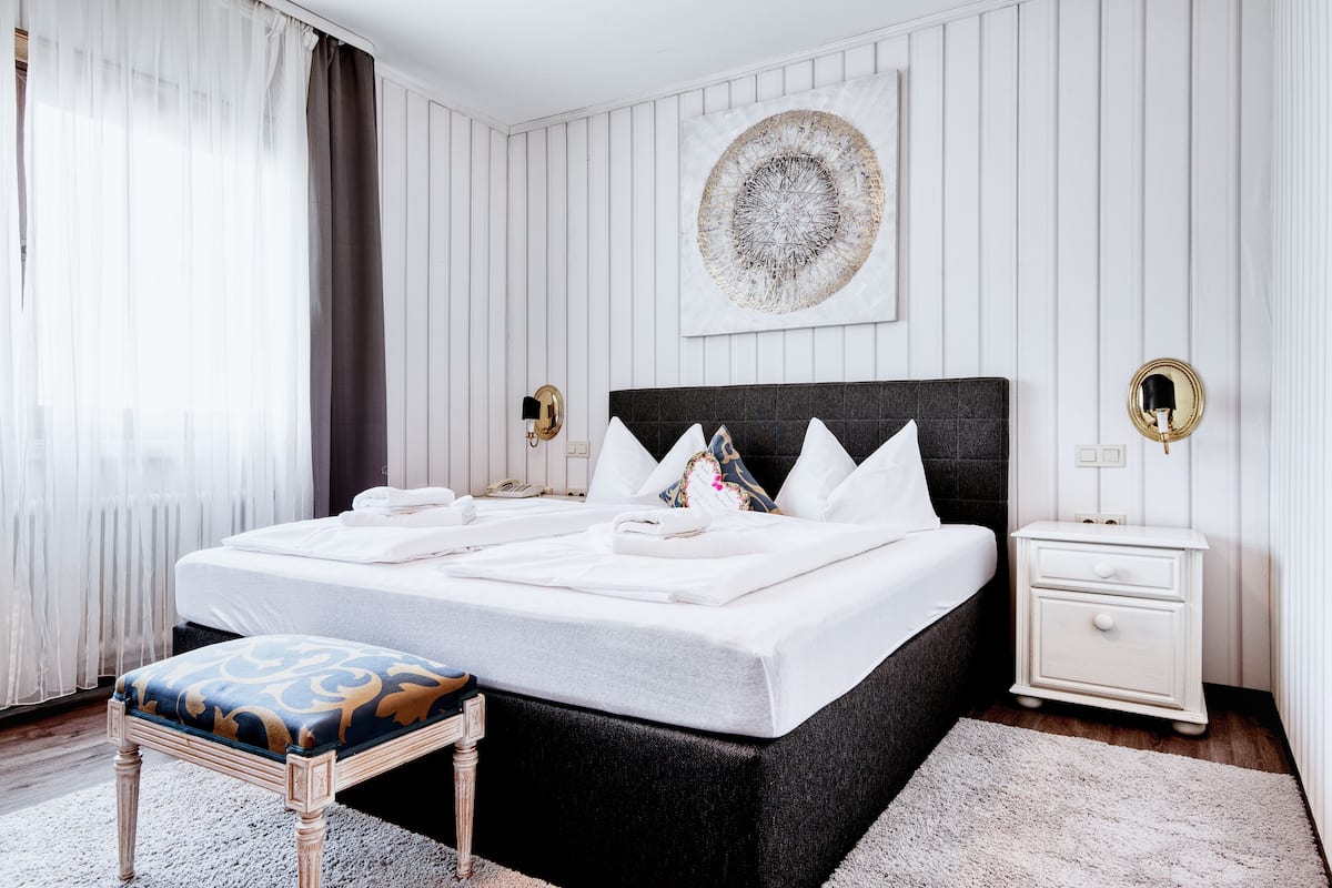 Tweepersoonskamer | Hypoallergeen beddengoed, donzen dekbedden, een minibar