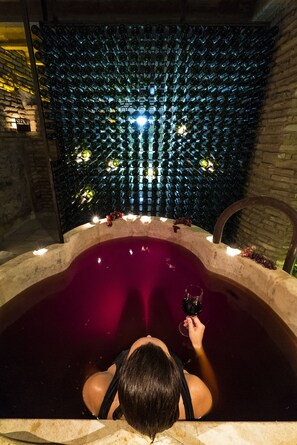 Sauna, Turkish bath/hammam, body treatments, hydrotherapy, aromatherapy