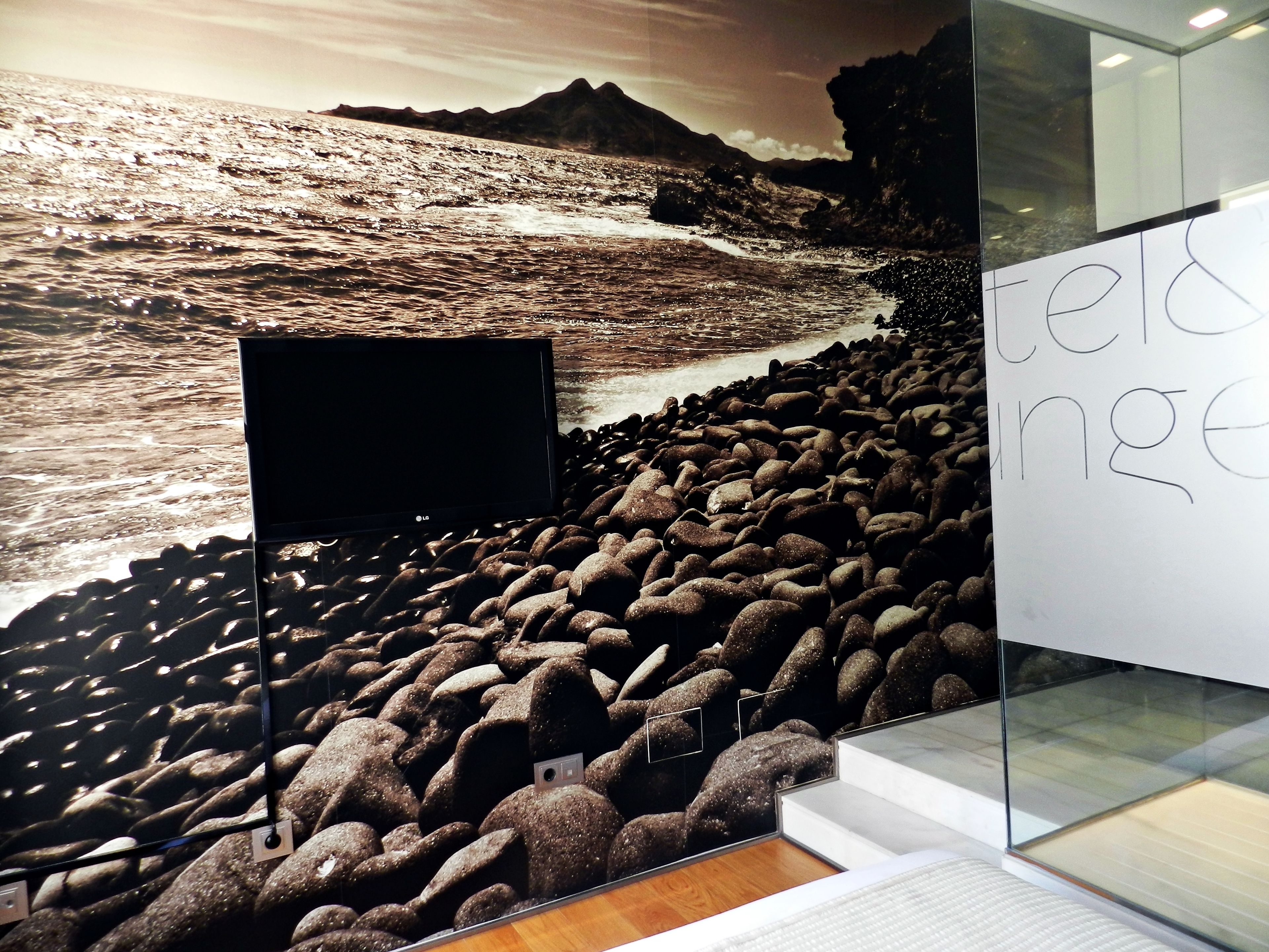 1 bedroom, frette italian sheets, premium bedding, down duvets