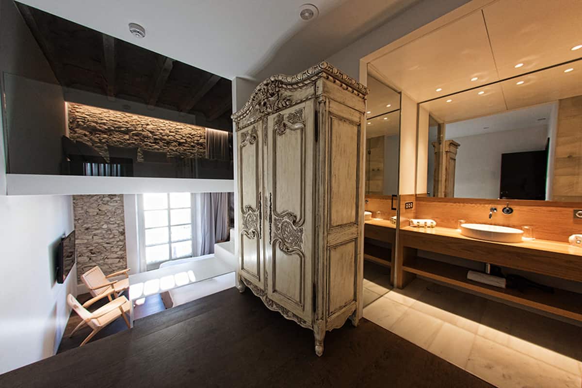 1 bedroom, frette italian sheets, premium bedding, down duvets