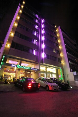 Façade de l’hébergement - soirée/nuit