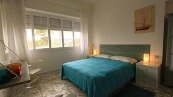 Double Room | Desk, iron/ironing board, free WiFi, bed sheets